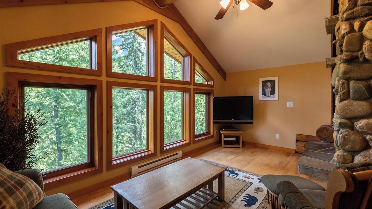 Photo of Livingroom in East Kootenay