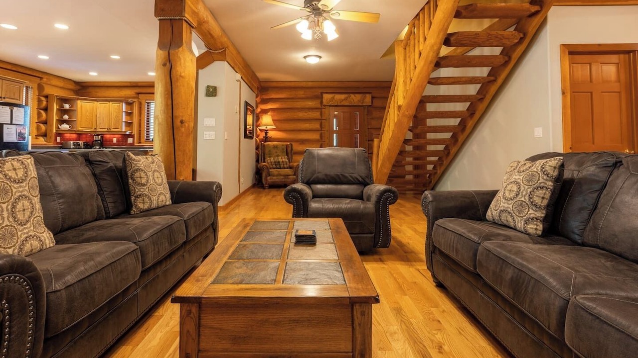 Photo of Livingroom in East Kootenay