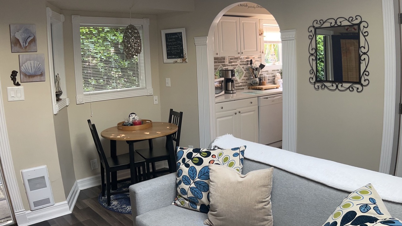 Photo of Livingroom in Colwood