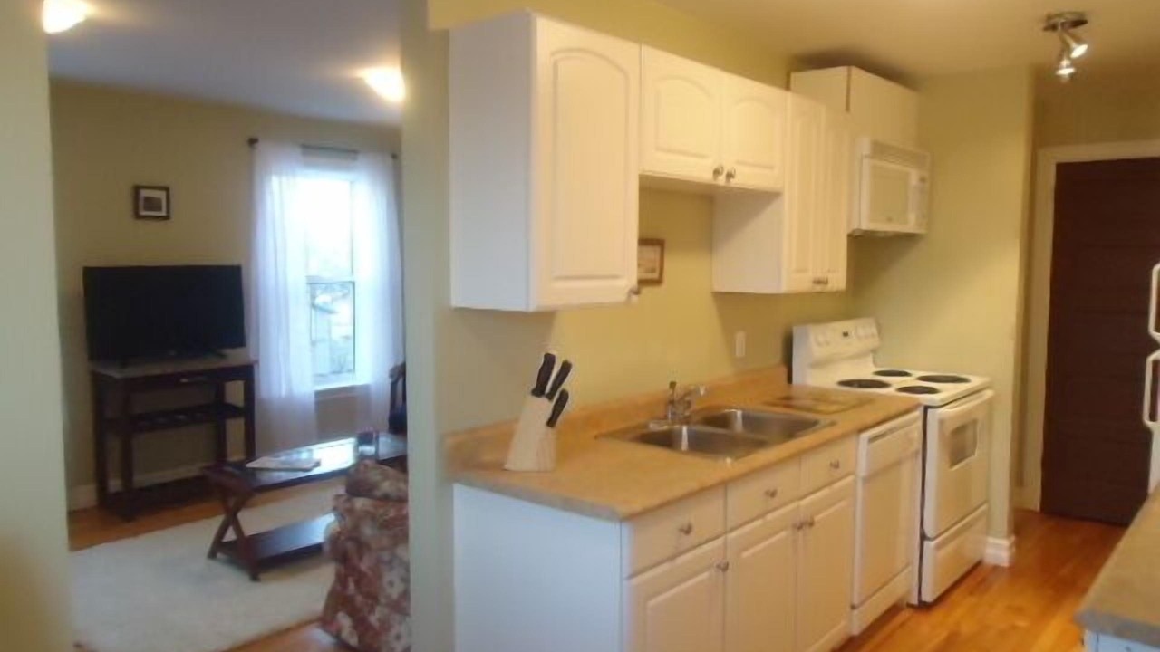 Photo of Kitchen in Queens Square