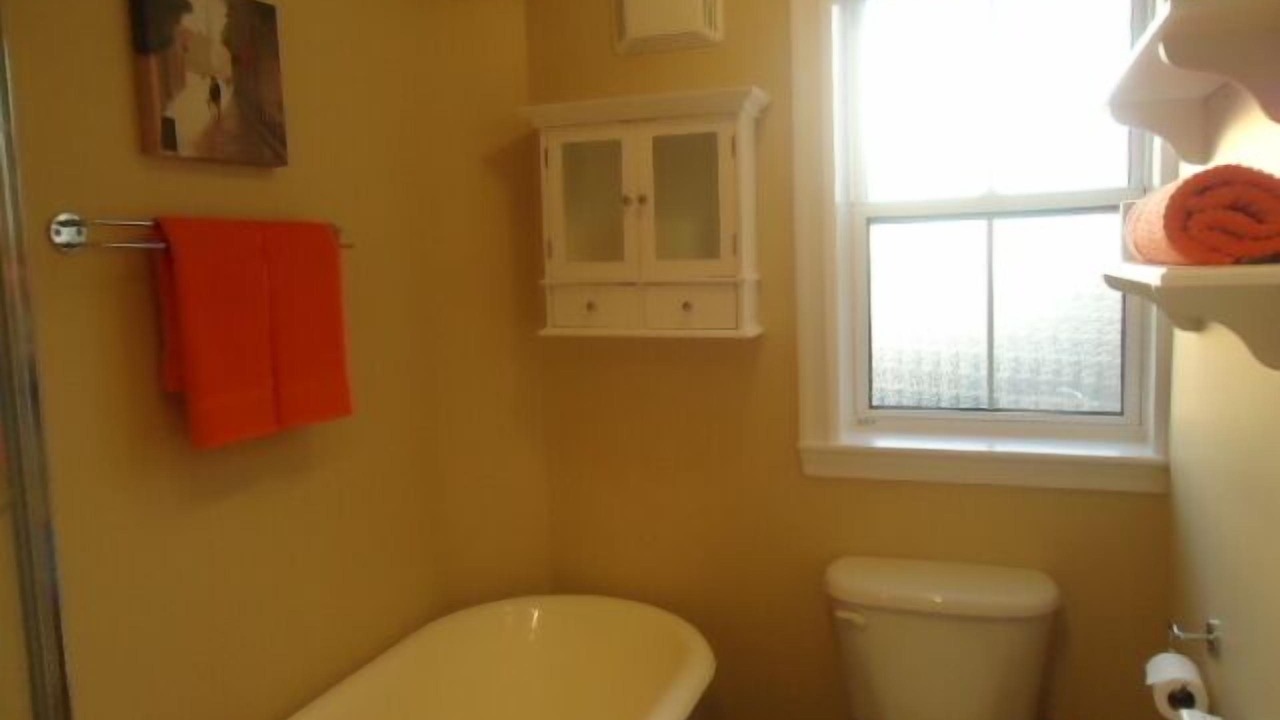 Photo of Bathroom in Queens Square