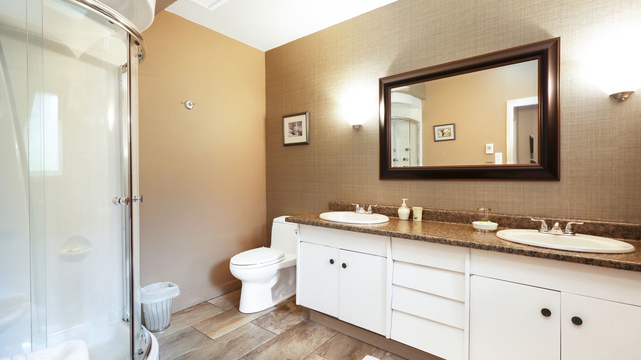 Photo of Bathroom in Courtenay