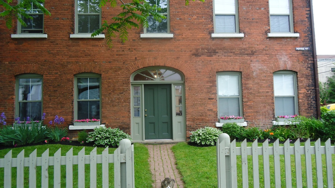 Photo of Outdoor in Queens Square