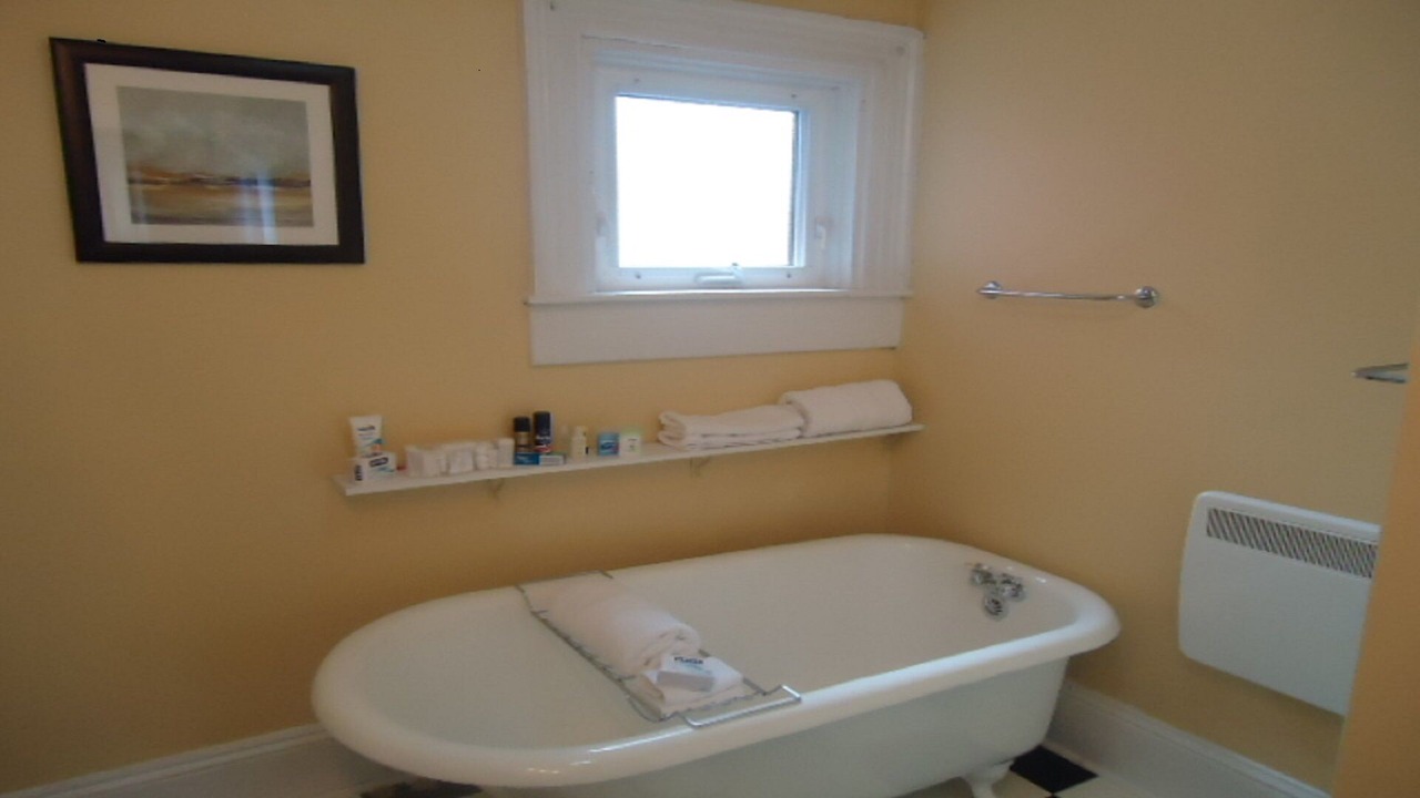 Photo of Bathroom in Queens Square