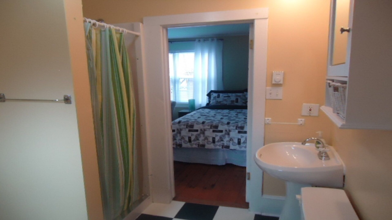 Photo of Bathroom in Queens Square