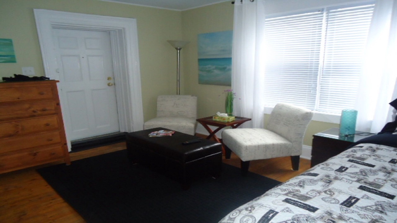 Photo of Bedroom in Queens Square