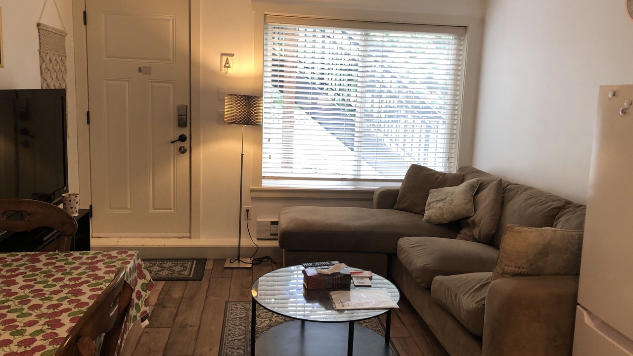 Photo of Livingroom in Guildford