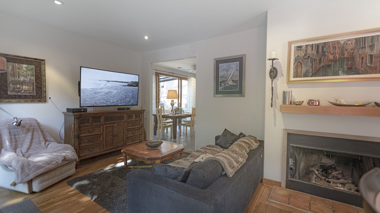 Photo of Livingroom in Horseshoe Bay