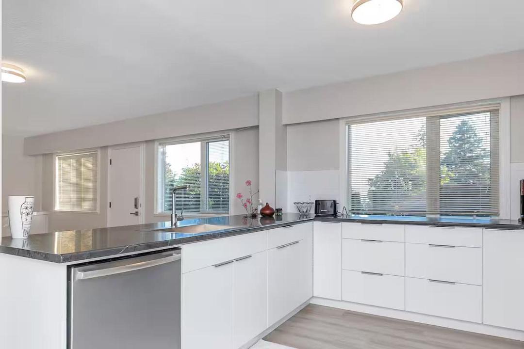 Photo of Kitchen in West Vancouver