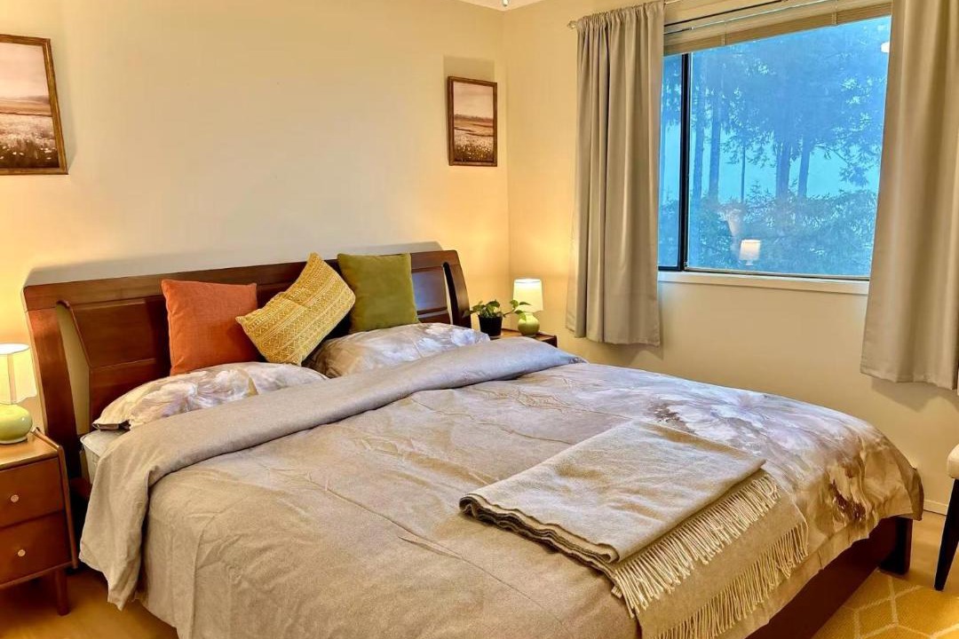 Photo of Bedroom in Departure Bay