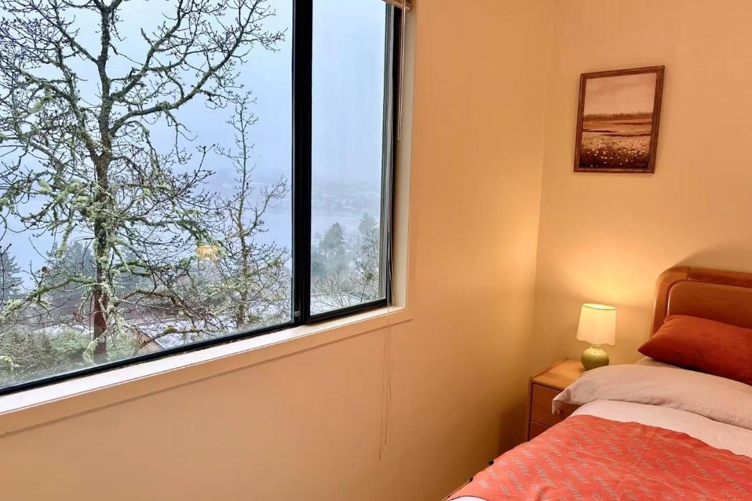 Photo of Bedroom in Departure Bay