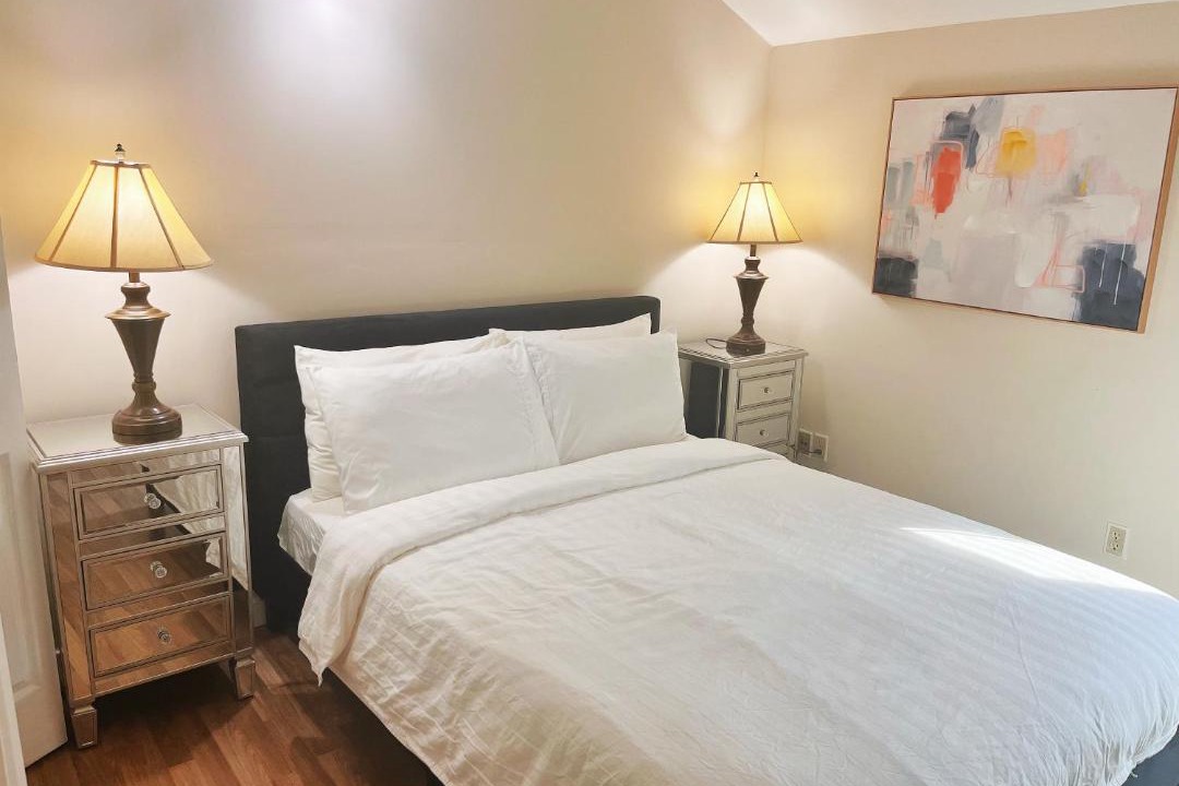 Photo of Bedroom in Queens Square