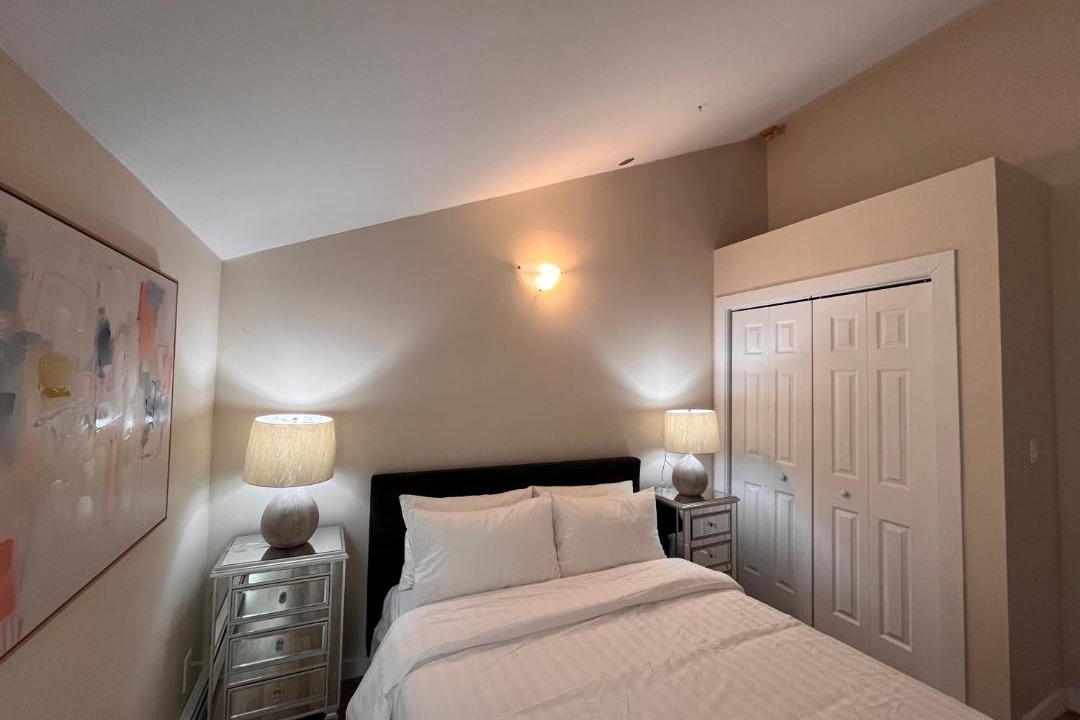 Photo of Bedroom in Queens Square