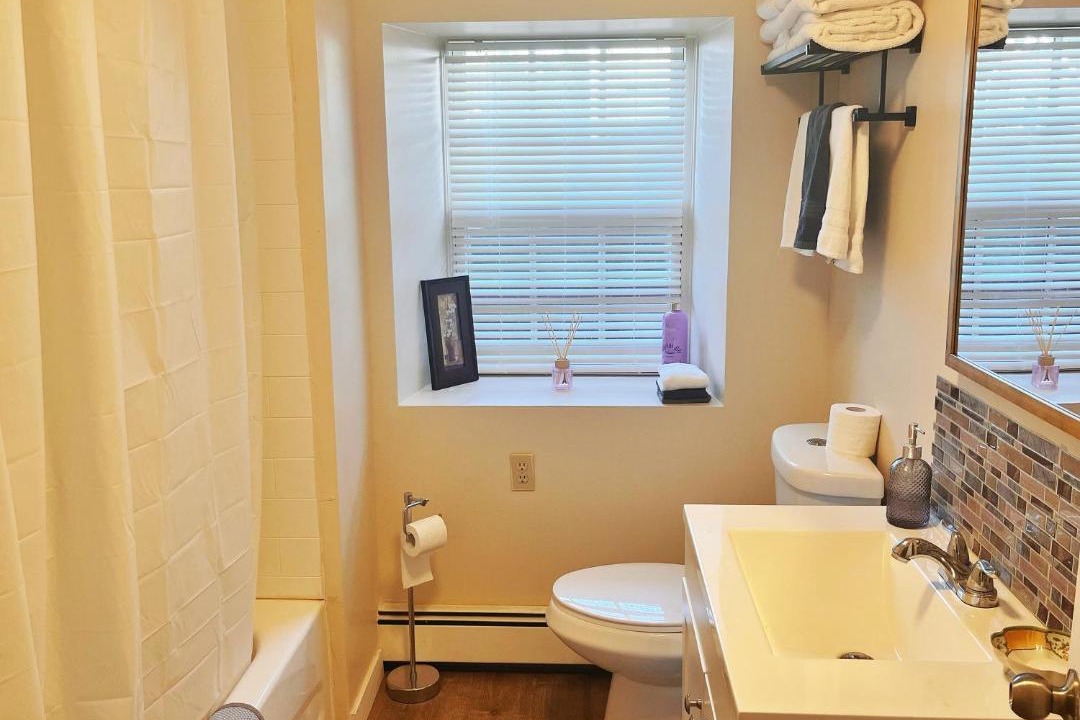 Photo of Bathroom in Queens Square
