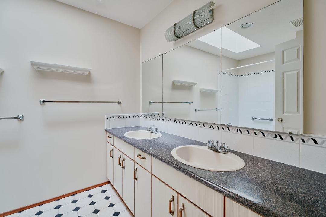 Photo of Bathroom in Delta