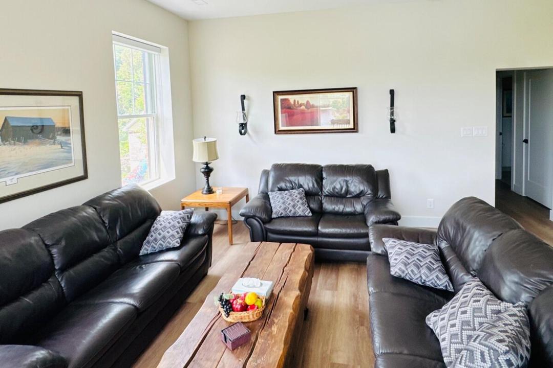 Photo of Livingroom in Burk's Falls
