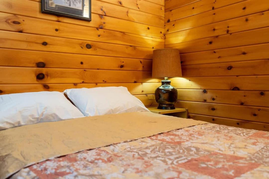 Photo of Bedroom in Muskoka Lakes