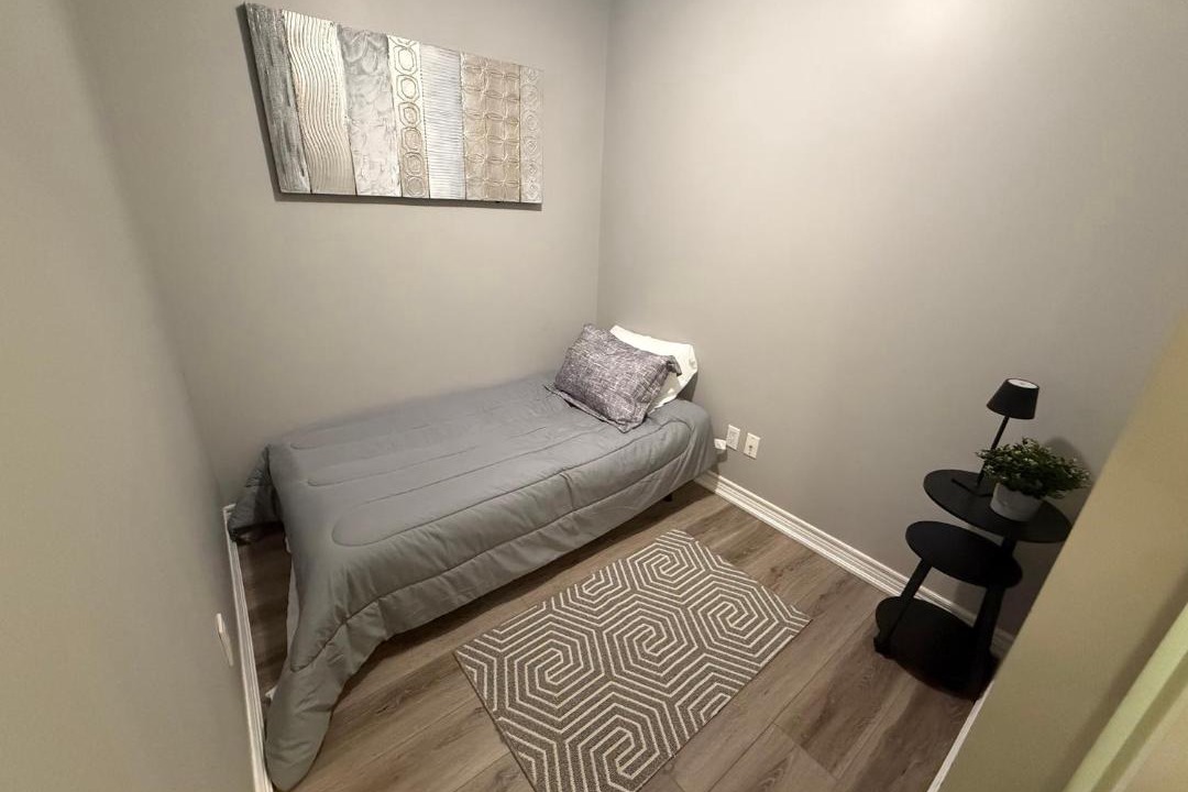 Photo of Bedroom in Bay Street Corridor