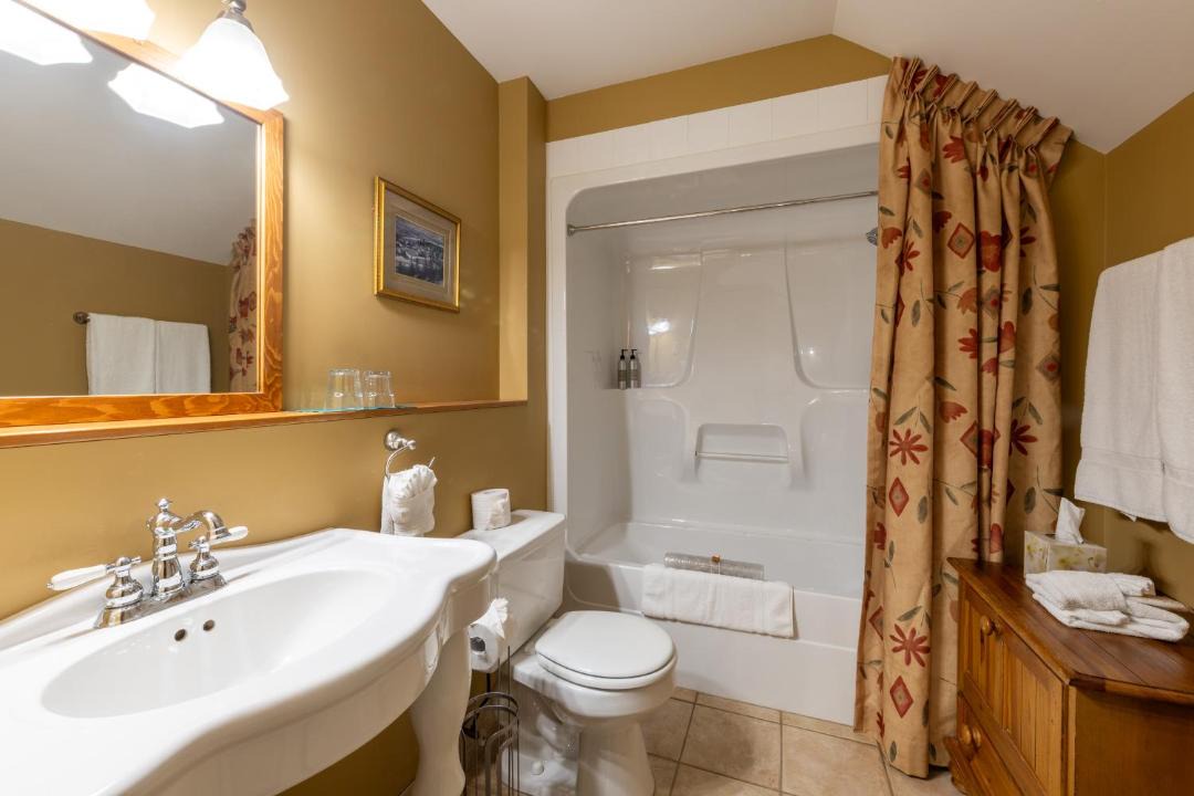 Photo of Bathroom in Golden