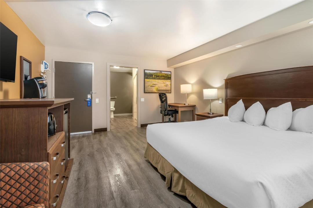 Photo of Bedroom in Courtenay