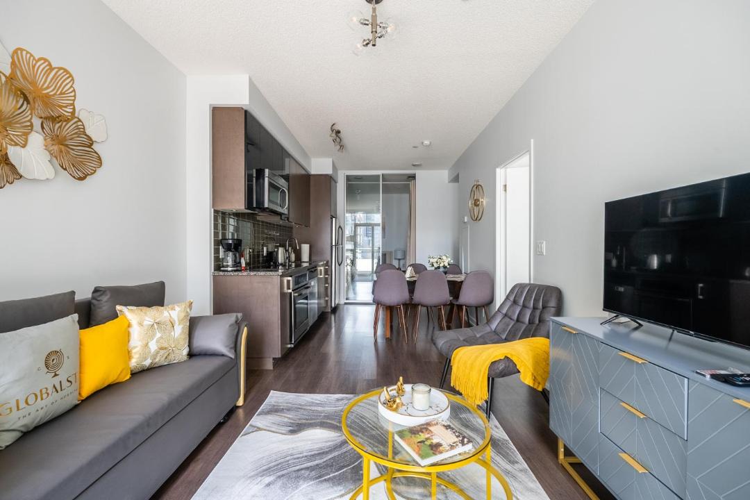 Photo of Livingroom in Yonge-Eglinton