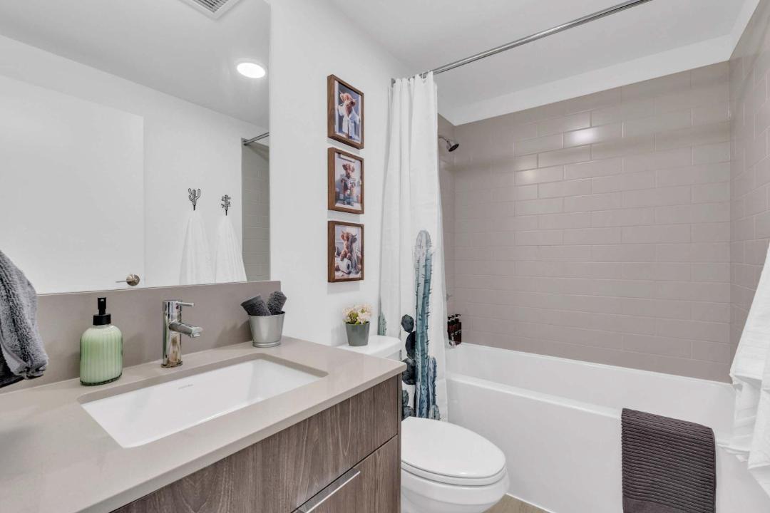 Photo of Bathroom in Crescent Heights
