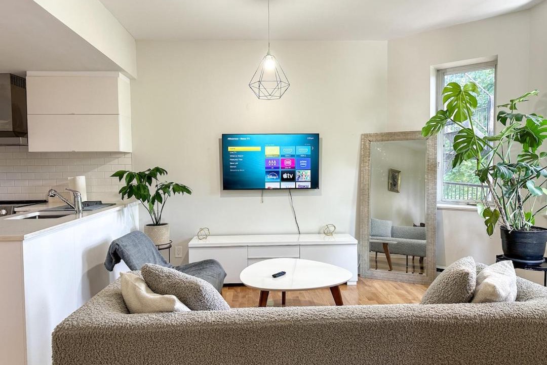 Photo of Livingroom in Cote-Des-Neiges—Notre-Dame-De-Grace