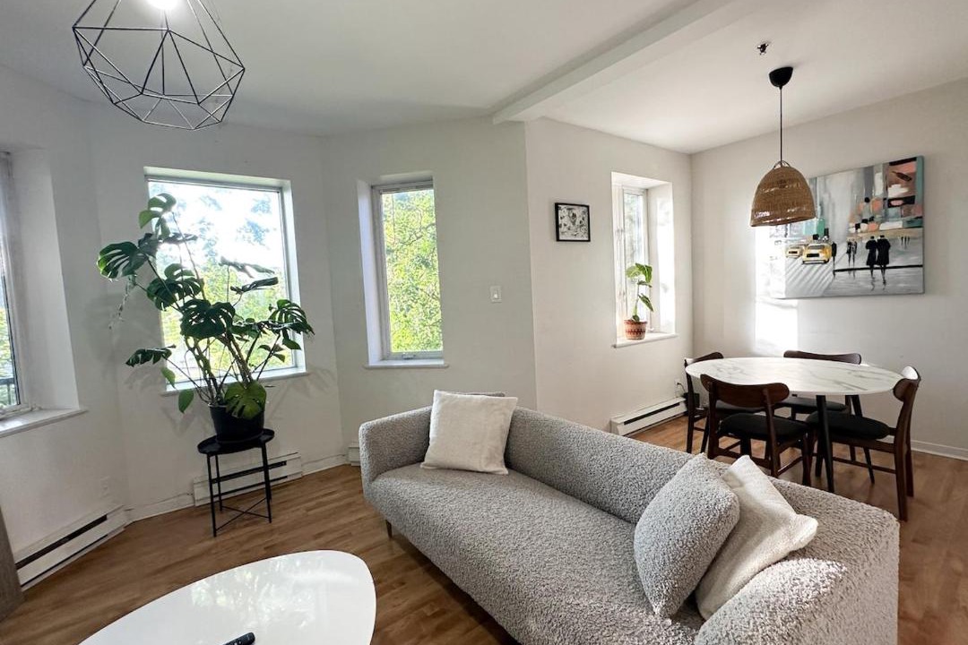 Photo of Livingroom in Cote-Des-Neiges—Notre-Dame-De-Grace