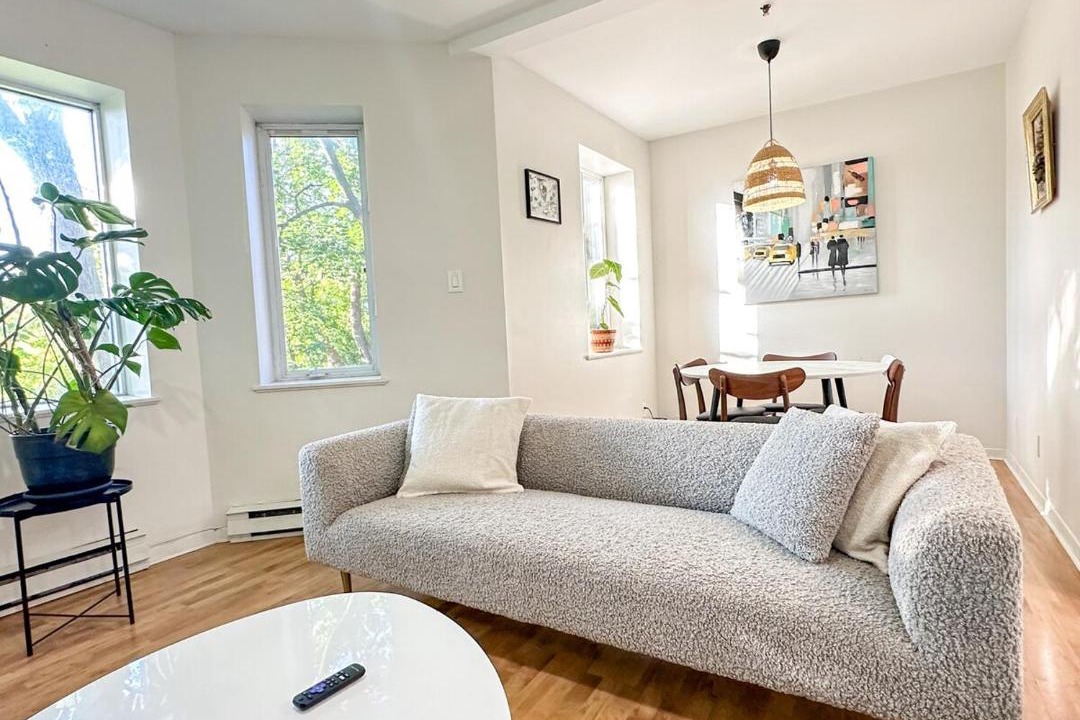 Photo of Livingroom in Cote-Des-Neiges—Notre-Dame-De-Grace