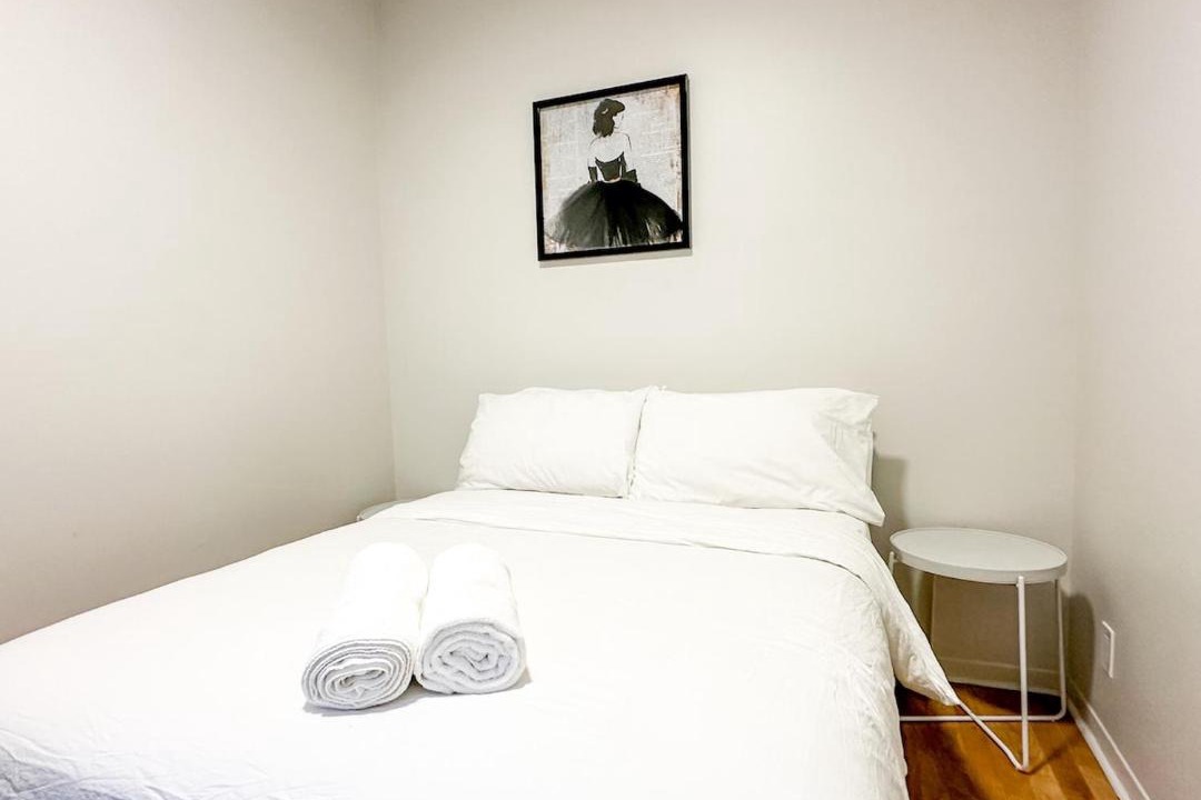 Photo of Bedroom in Cote-Des-Neiges—Notre-Dame-De-Grace