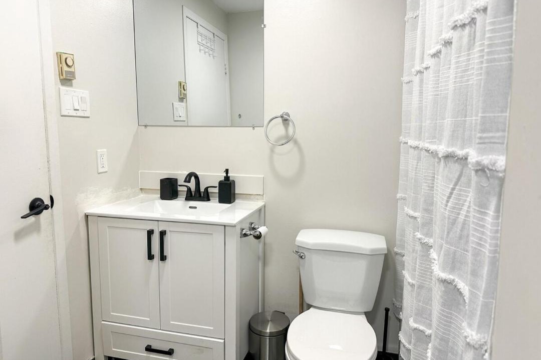 Photo of Bathroom in Cote-Des-Neiges—Notre-Dame-De-Grace