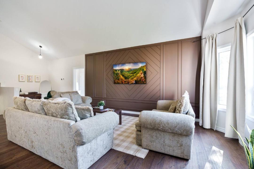 Photo of Livingroom in Fenelon Falls