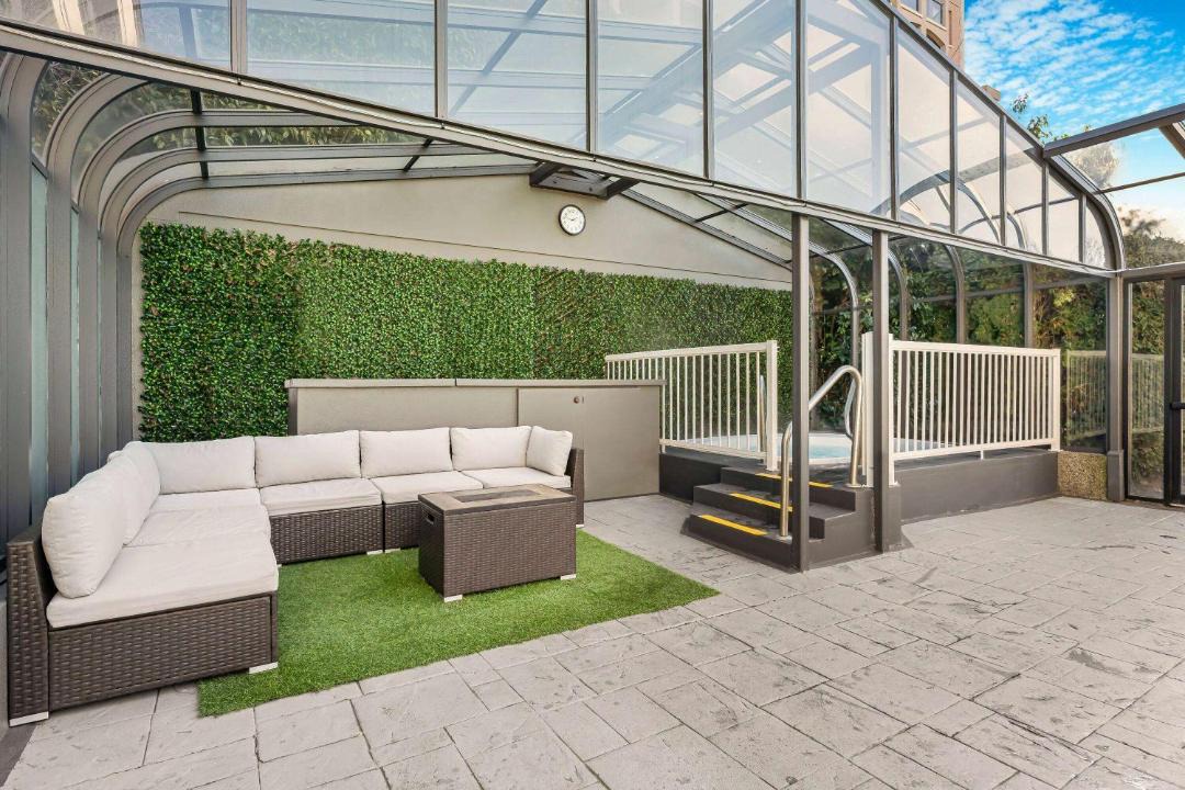 Photo of Patio Balcony in Inner Harbour