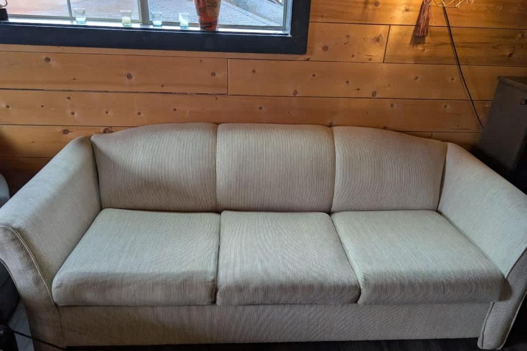Photo of Livingroom in Saanich East