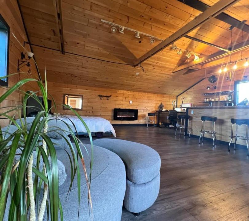 Photo of Livingroom in Saanich East