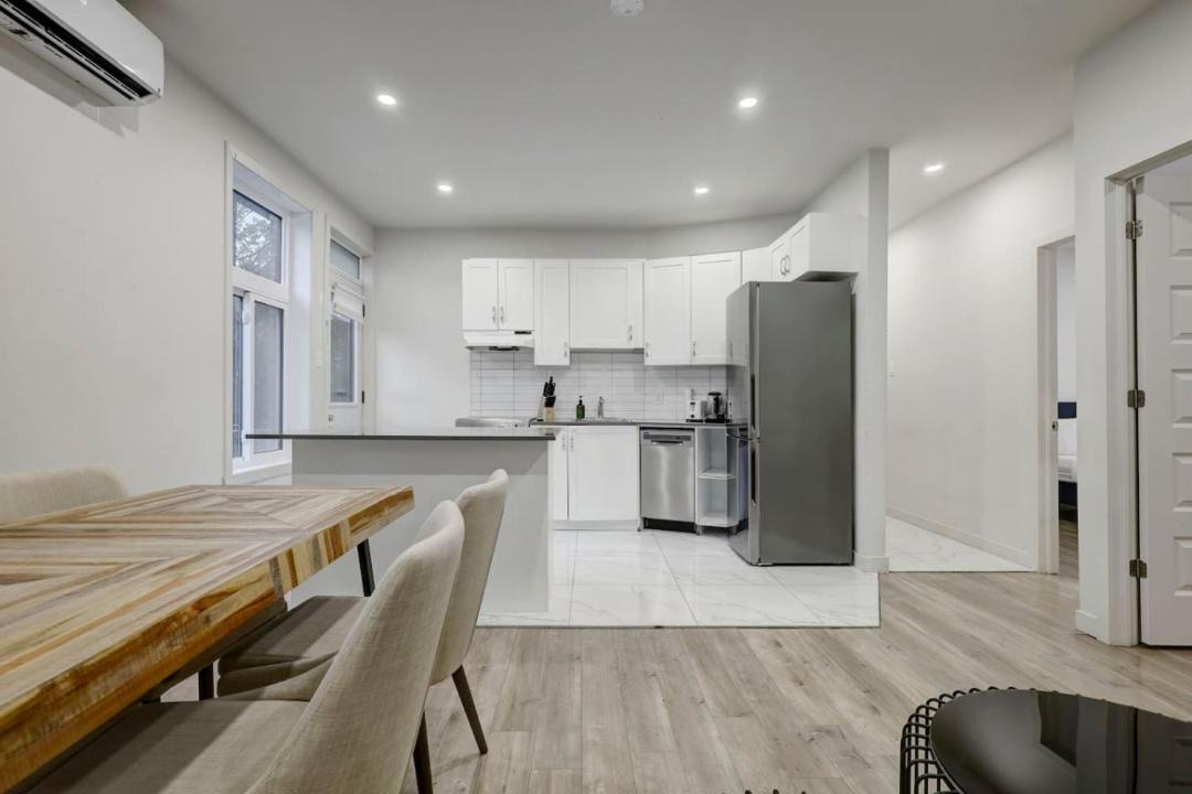 Photo of Others in Cote-Des-Neiges—Notre-Dame-De-Grace