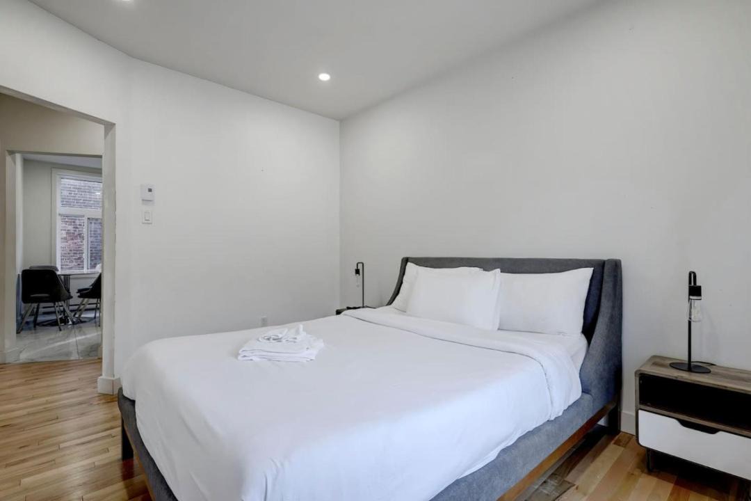 Photo of Bedroom in Cote-Des-Neiges—Notre-Dame-De-Grace