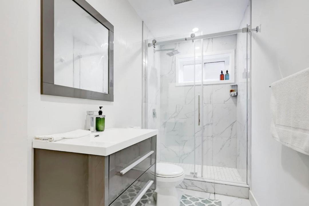 Photo of Bathroom in Cote-Des-Neiges—Notre-Dame-De-Grace