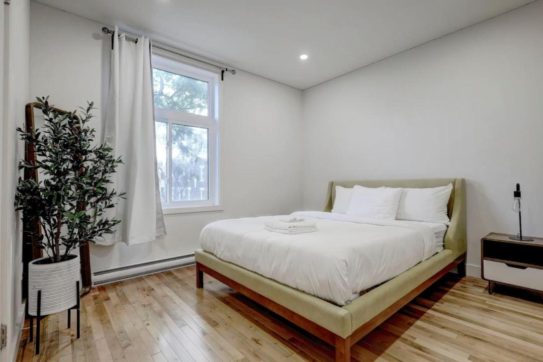Photo of Bedroom in Cote-Des-Neiges—Notre-Dame-De-Grace