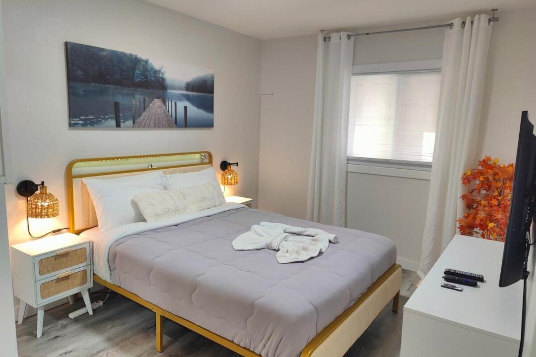 Photo of Bedroom in Forest Lawn