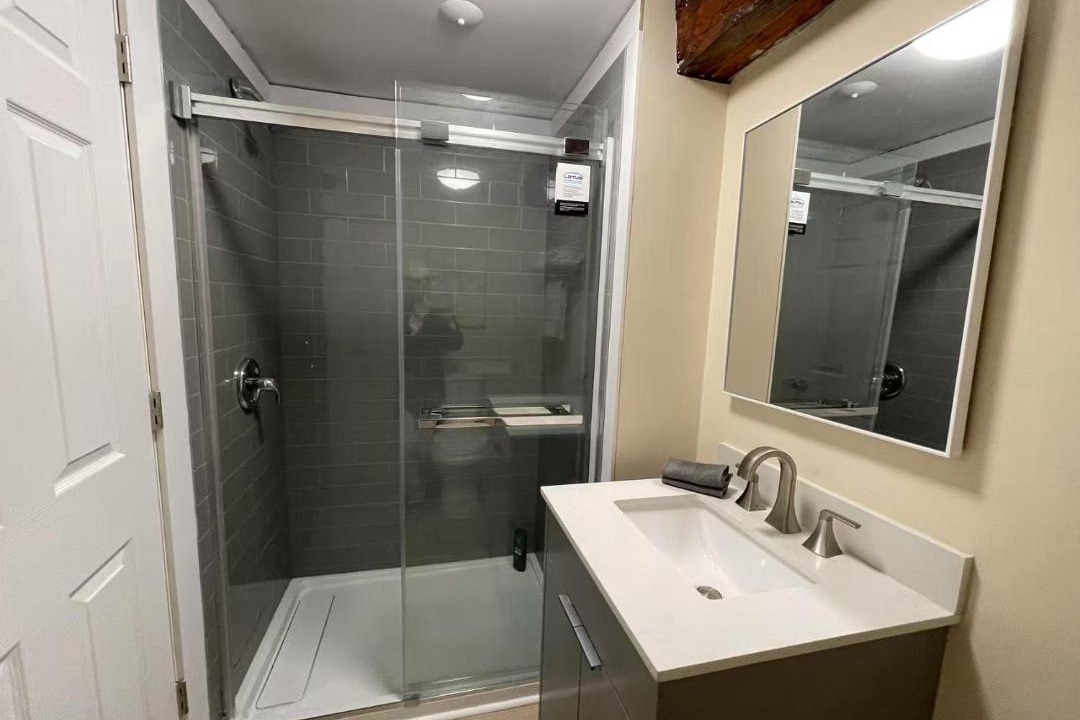 Photo of Bathroom in Queens Square
