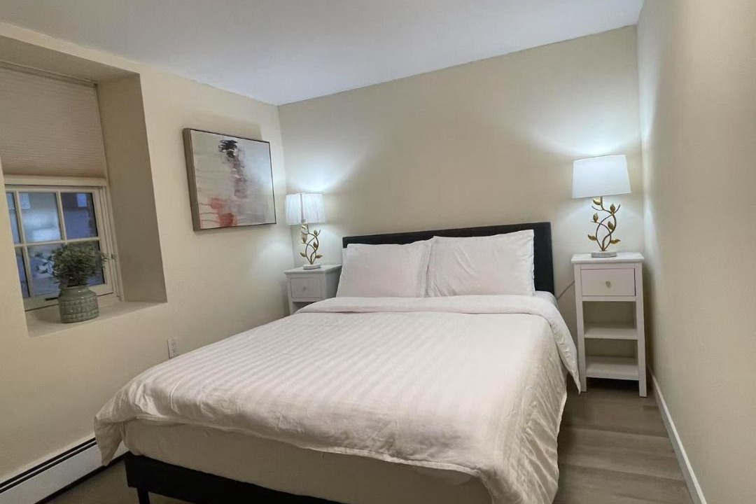 Photo of Bedroom in Queens Square