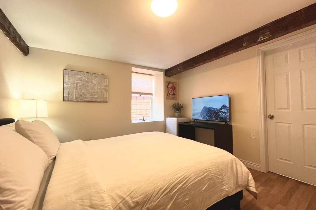 Photo of Bedroom in Queens Square