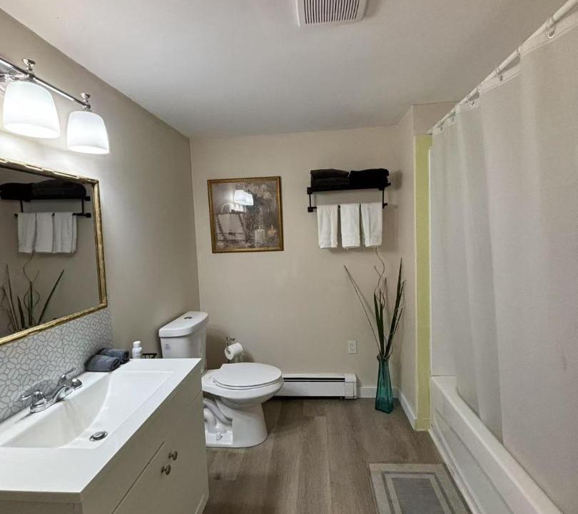 Photo of Bathroom in Queens Square