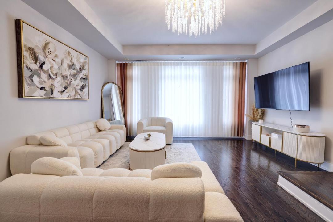 Photo of Livingroom in Lakeview