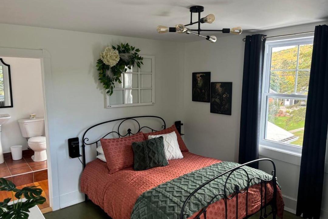 Photo of Bedroom in Saint Irenee