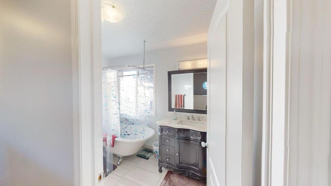 Photo of Bathroom in Cougar Ridge