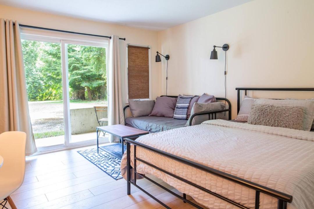 Photo of Bedroom in Harrison Hot Springs