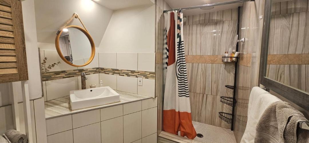 Photo of Bathroom in Laval-des-Rapides