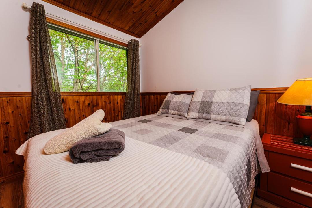 Photo of Bedroom in St-Adolphe-d'Howard